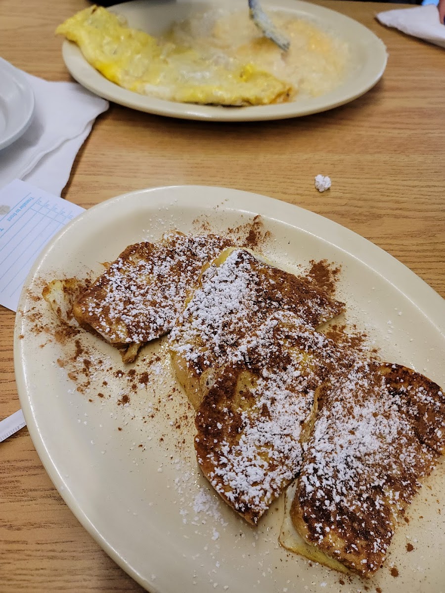 Cindy's South Pointe Restaurant - Photo 1