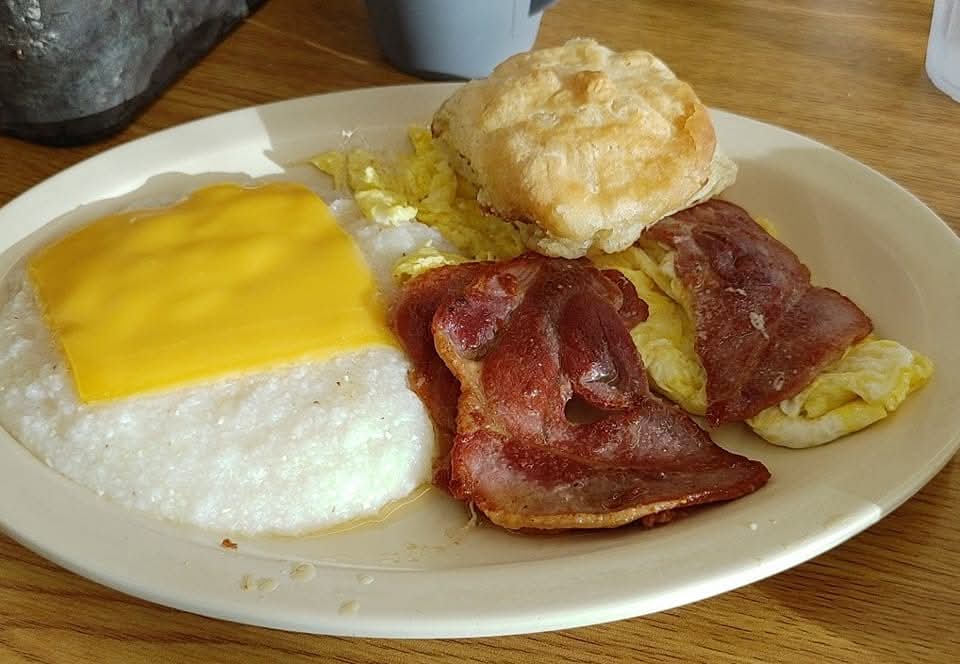 Cindy's South Pointe Restaurant - Photo 2