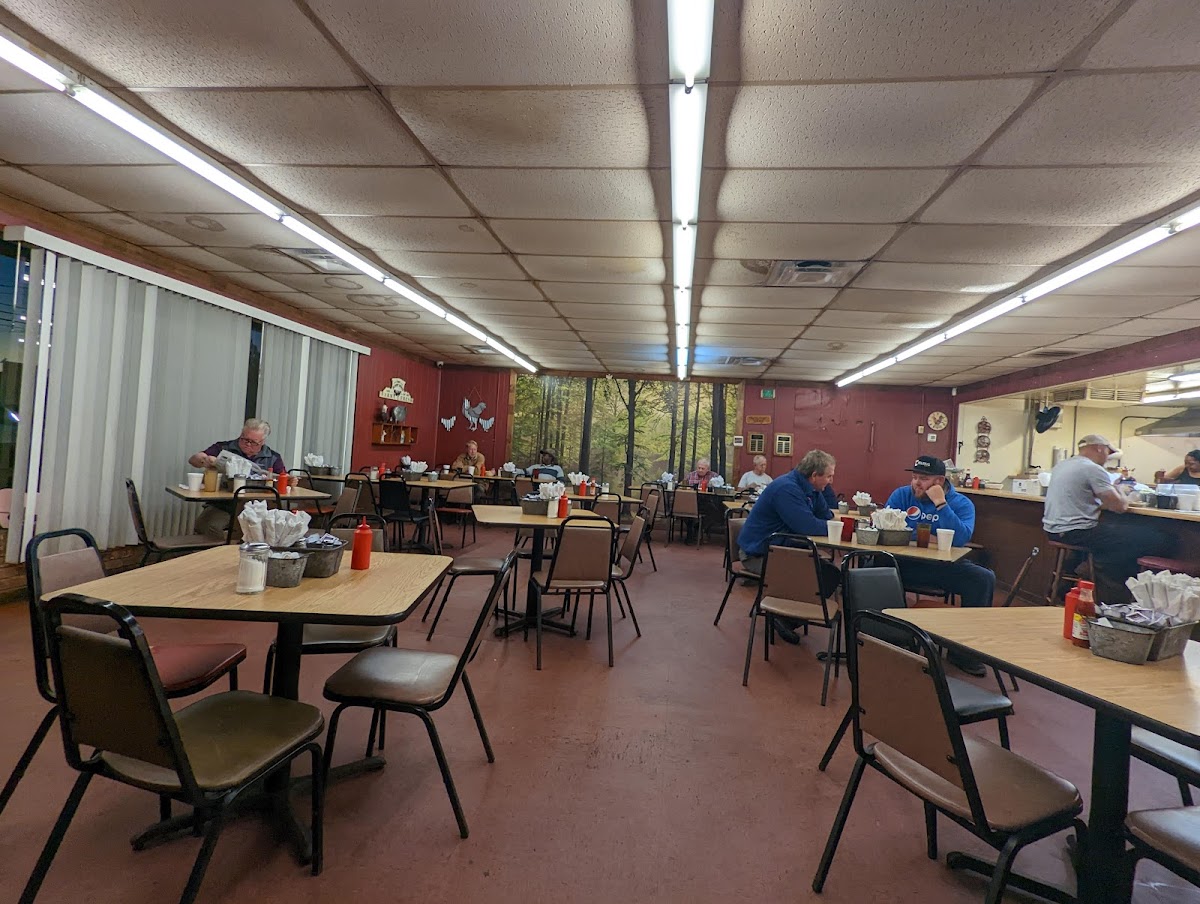 Cindy's South Pointe Restaurant - Photo 4
