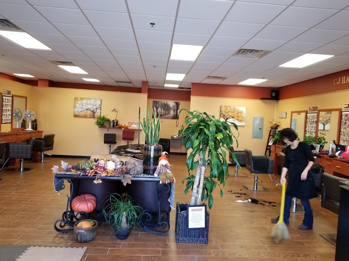 CJ Haircuts - Photo 1