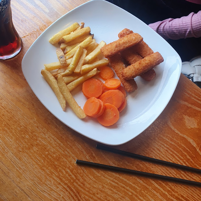 Kids Fish Fingers Meal