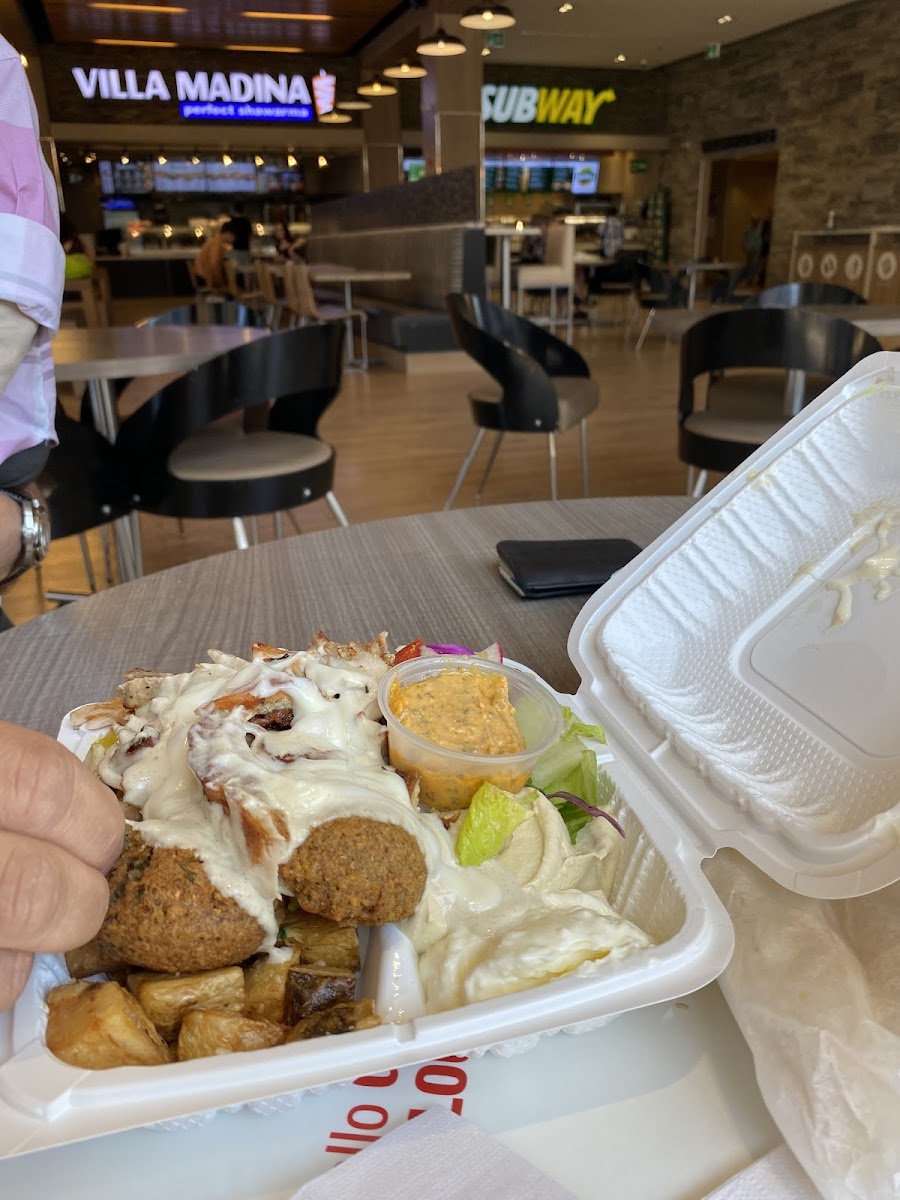 Tanger Outlets Food Court - Photo 8
