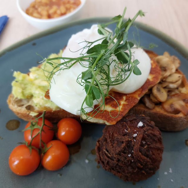 Mushrooms Halloumi and Poached Eggs