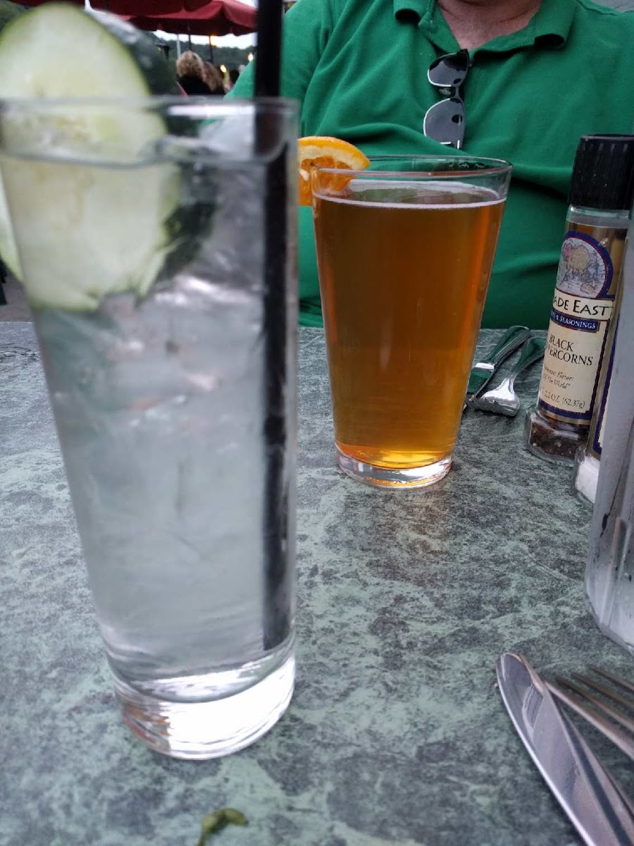 Mermaid Bar & Grill - Photo 8