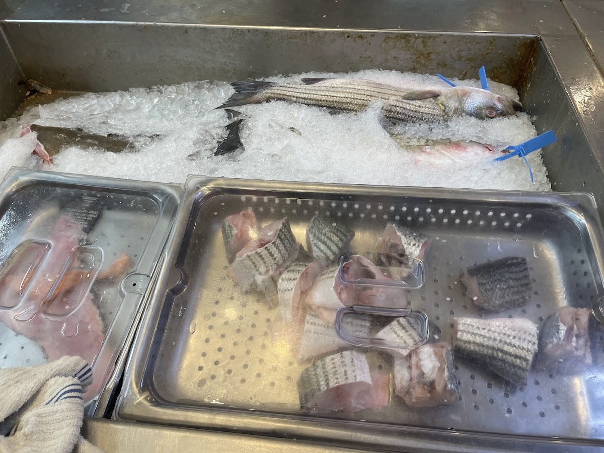Reynolds Seafood - Photo 2