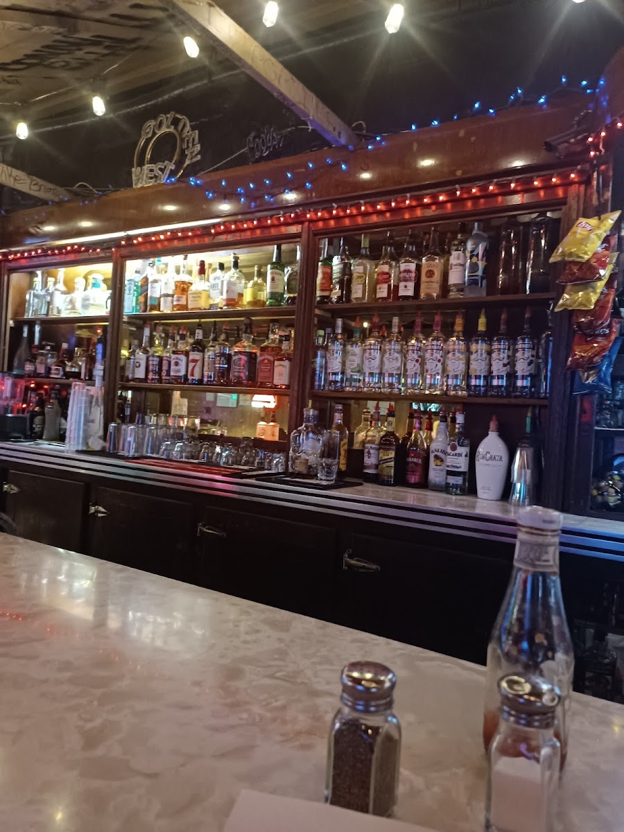 Golden West Restaurant-Lounge - Photo 2