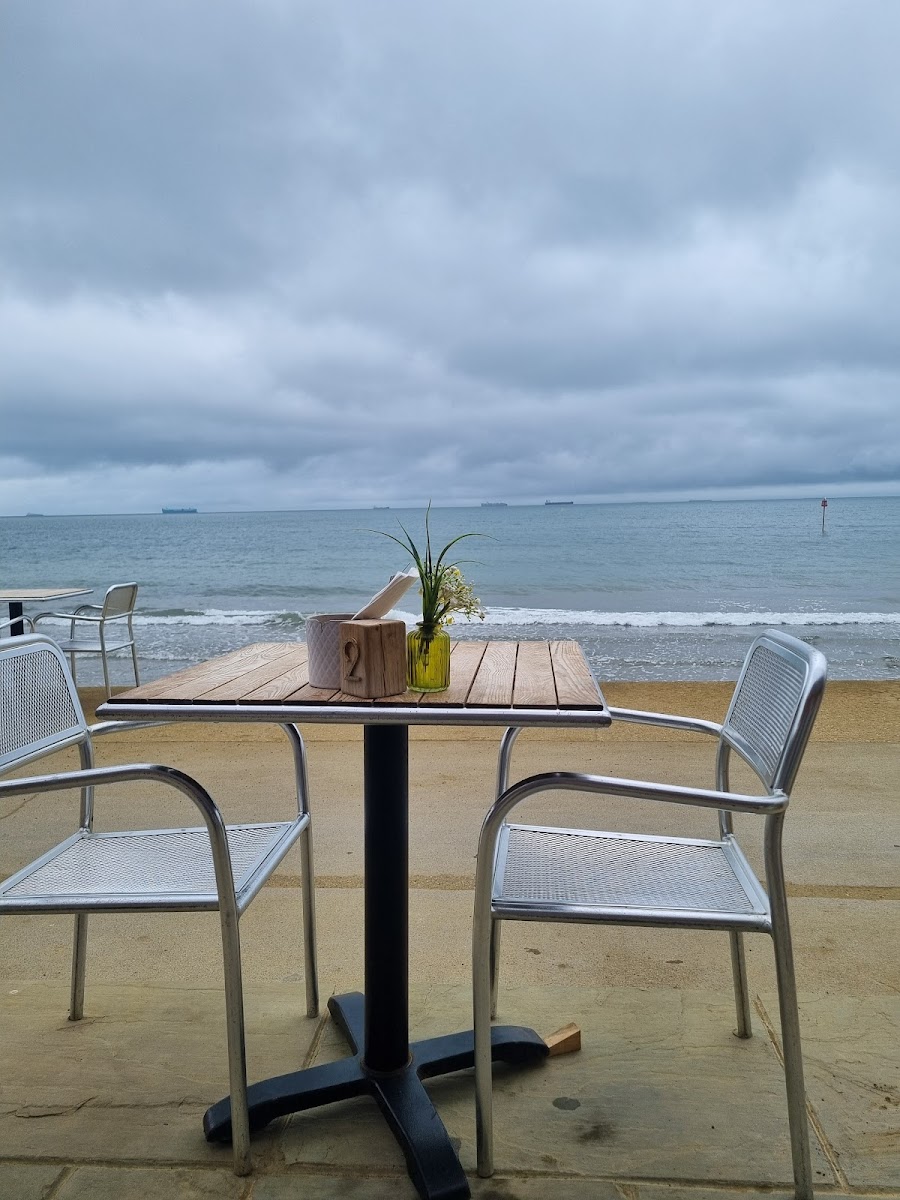 Fins Beach Cafe