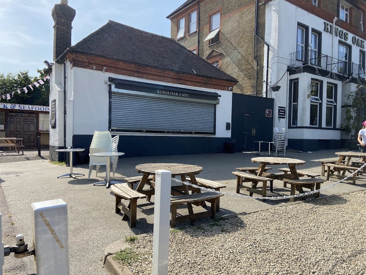 Kings Oak Cafe - Photo 3