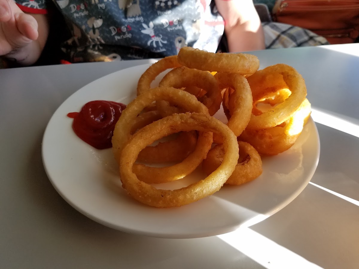 Parkway Family Restaurant - Photo 6