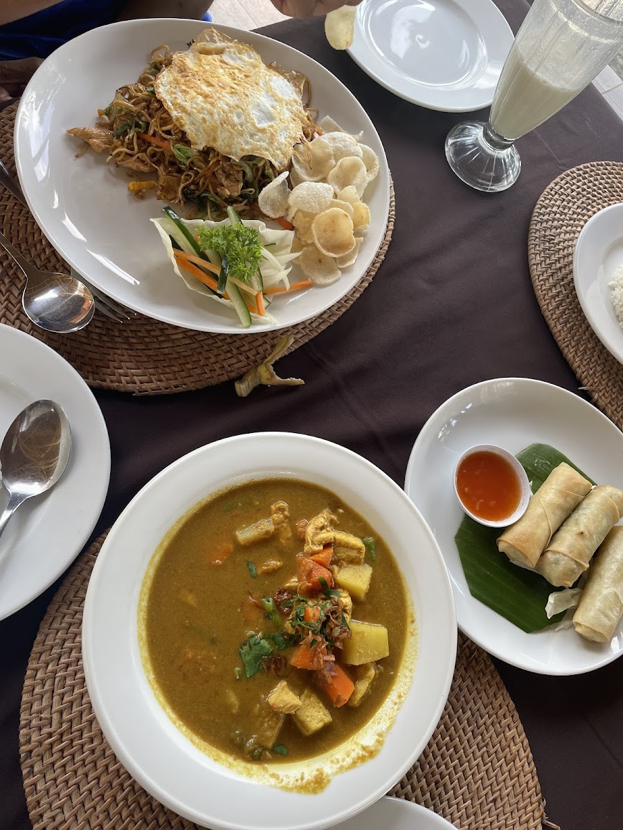 Dewata Agung Restaurant TirtaGangga - Photo 2