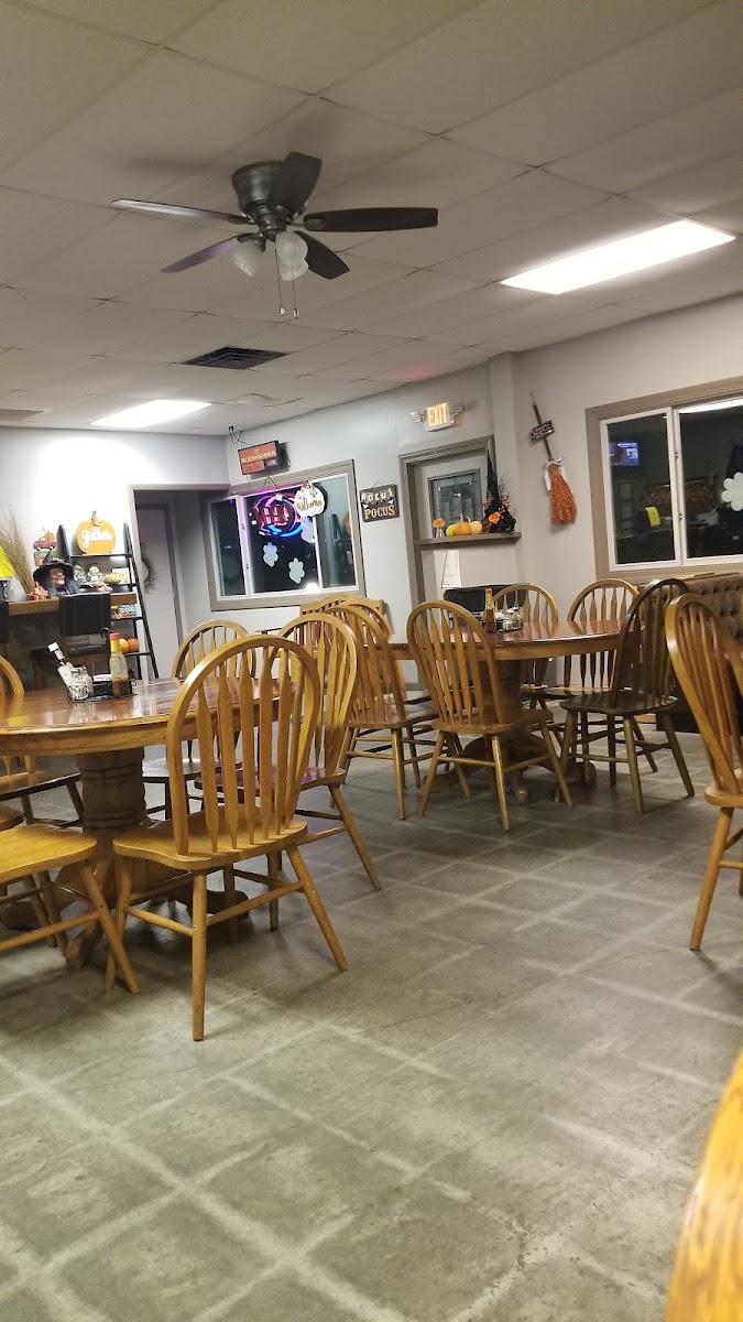 Wooden Spoke Restaurant - Photo 2