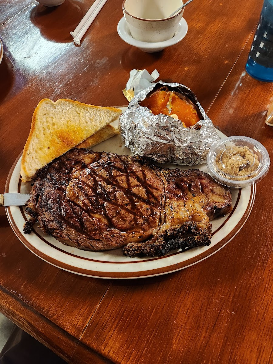 Wooden Spoke Restaurant - Photo 5