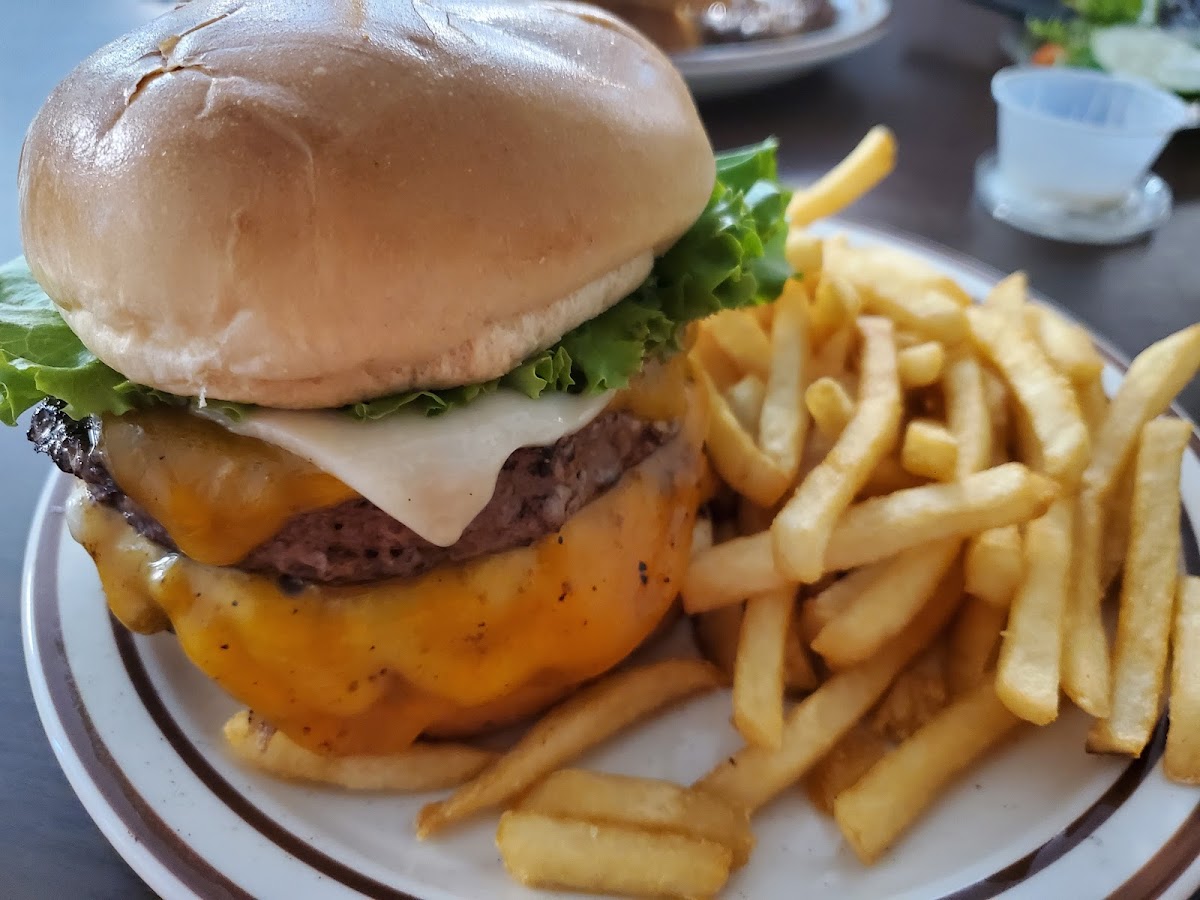 Wooden Spoke Restaurant - Photo 8