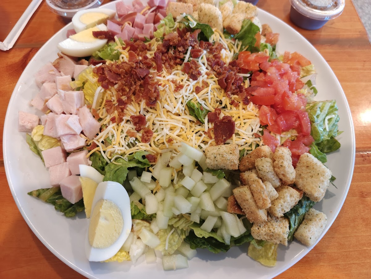 Lakeview Restaurant - Photo 2