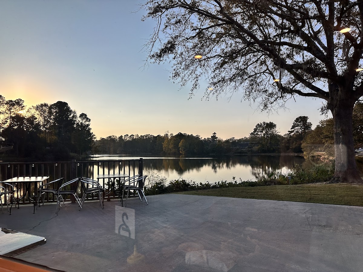 Lakeview Restaurant - Photo 3