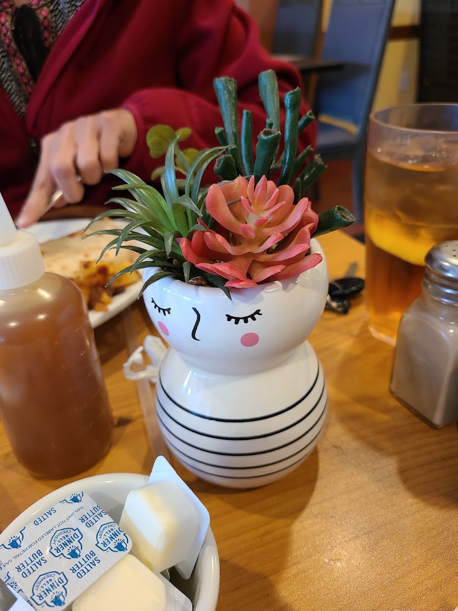 Ili's Breakfast & Lunch - Photo 8