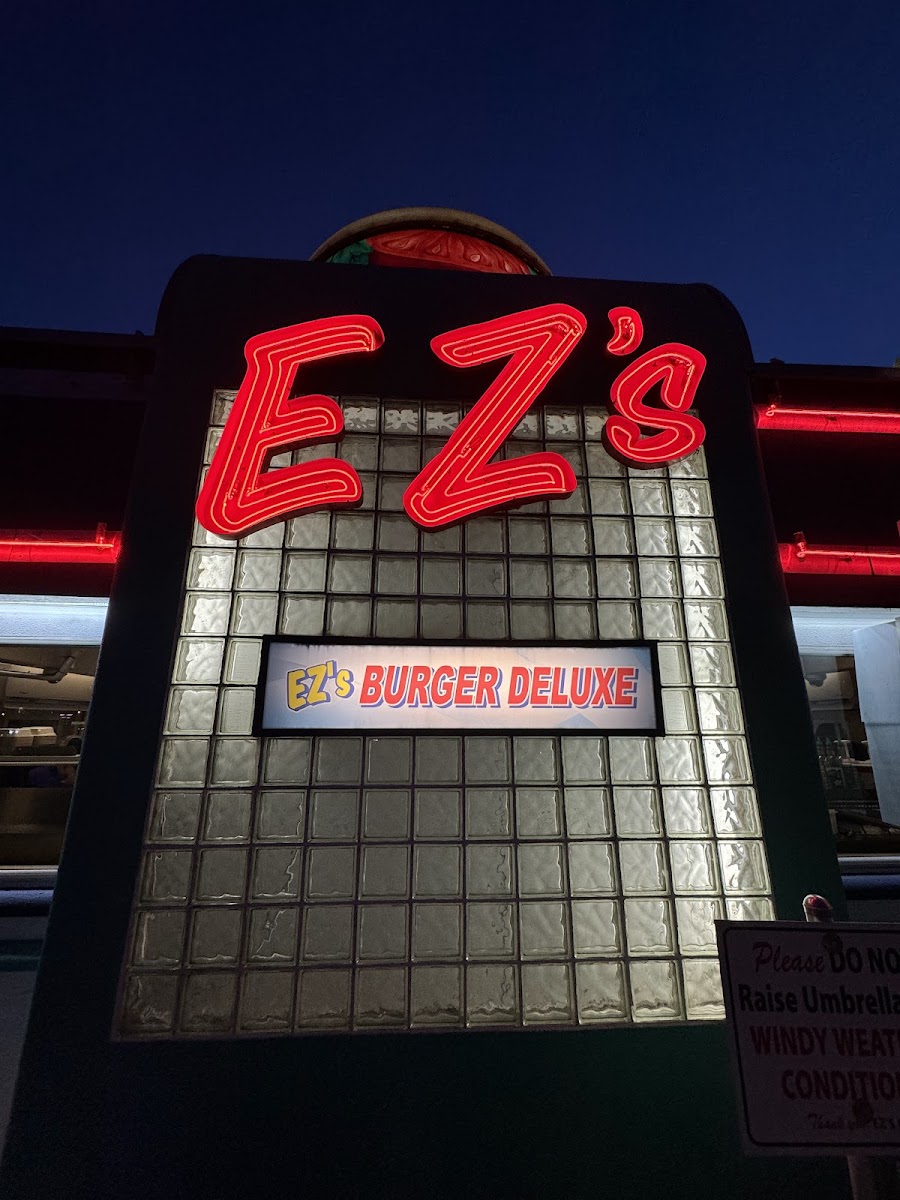 EZ's Burger Deluxe - Photo 3