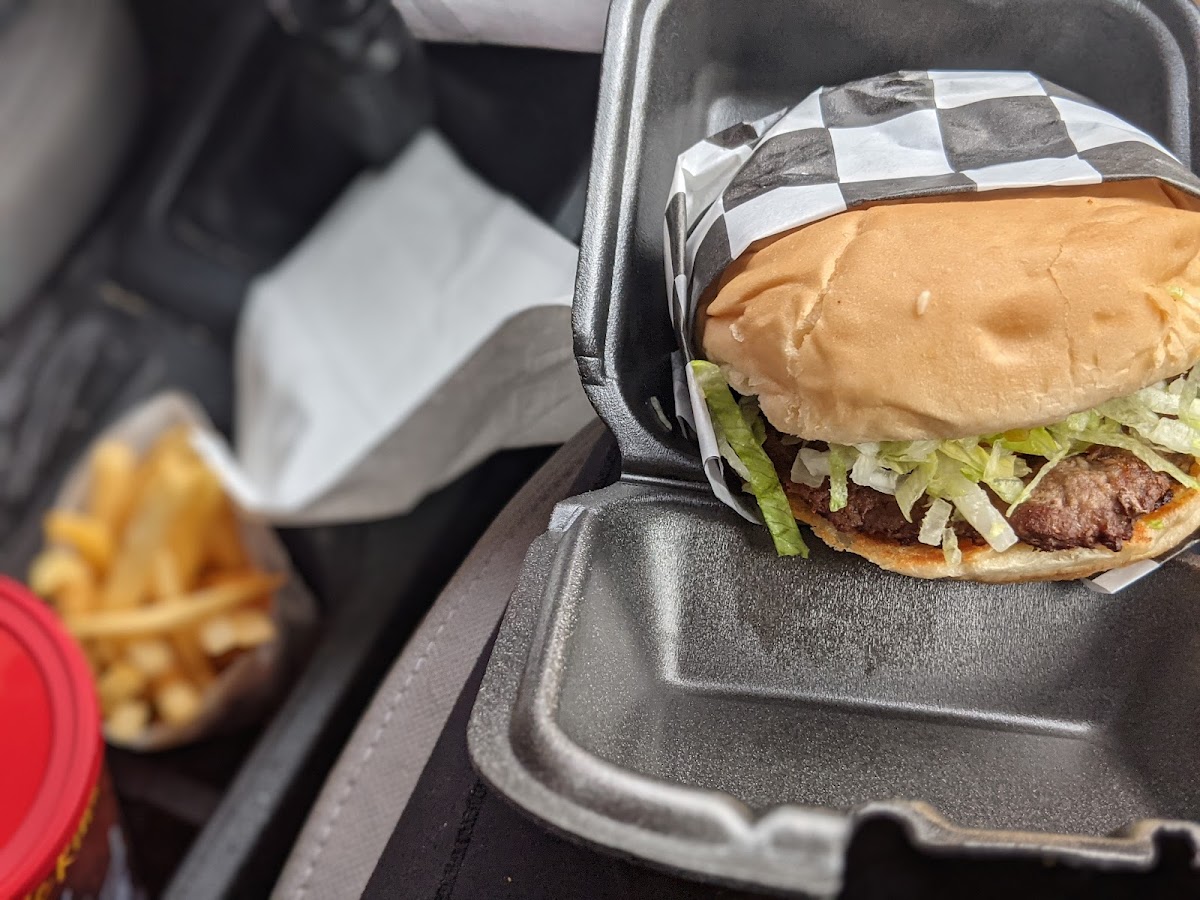 EZ's Burger Deluxe - Photo 6
