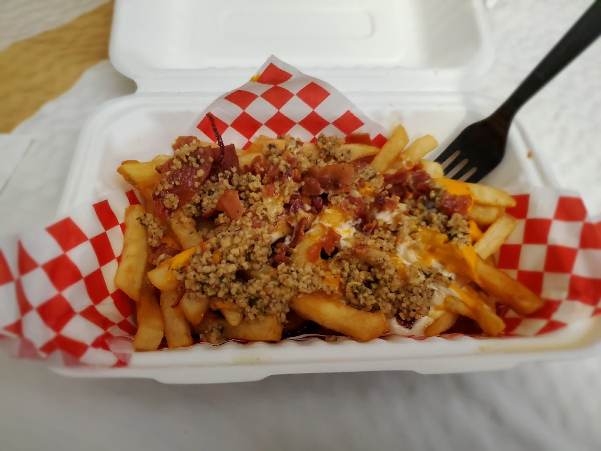EZ's Burger Deluxe - Photo 7