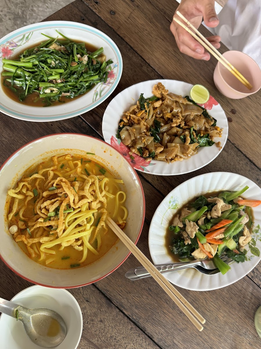 Isaan Ros Sab Restaurant - Photo 6