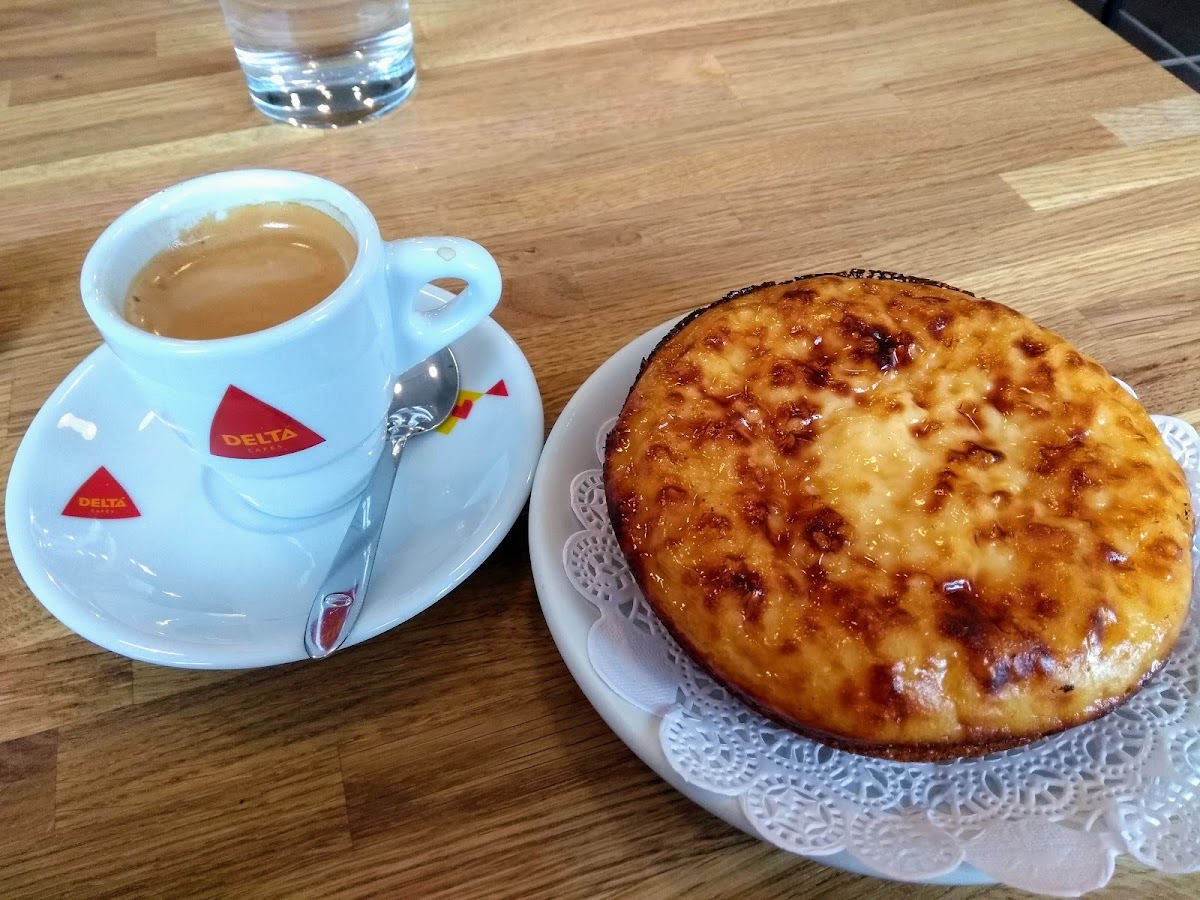 Tasca Cafe - Photo 4