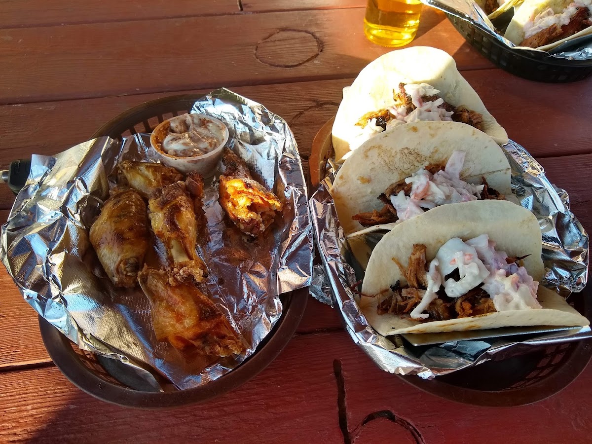 Yellow Dog Saloon and Grill - Photo 9