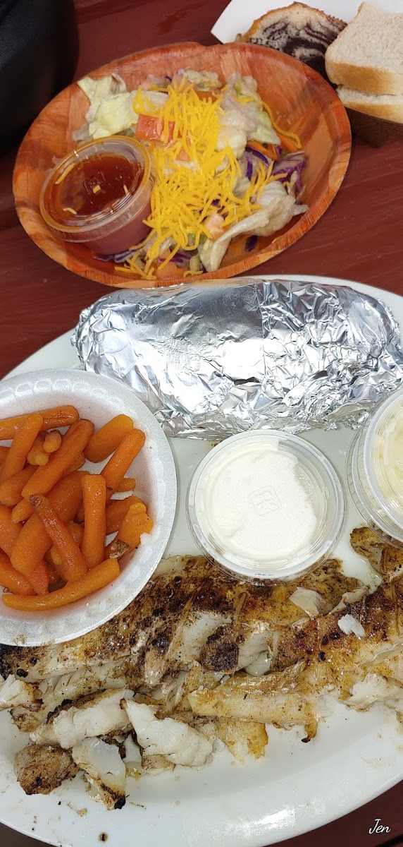 Yellow Dog Saloon and Grill - Photo 4