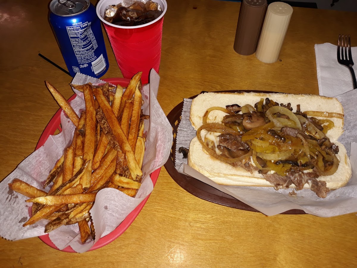 Yellow Dog Saloon and Grill - Photo 5