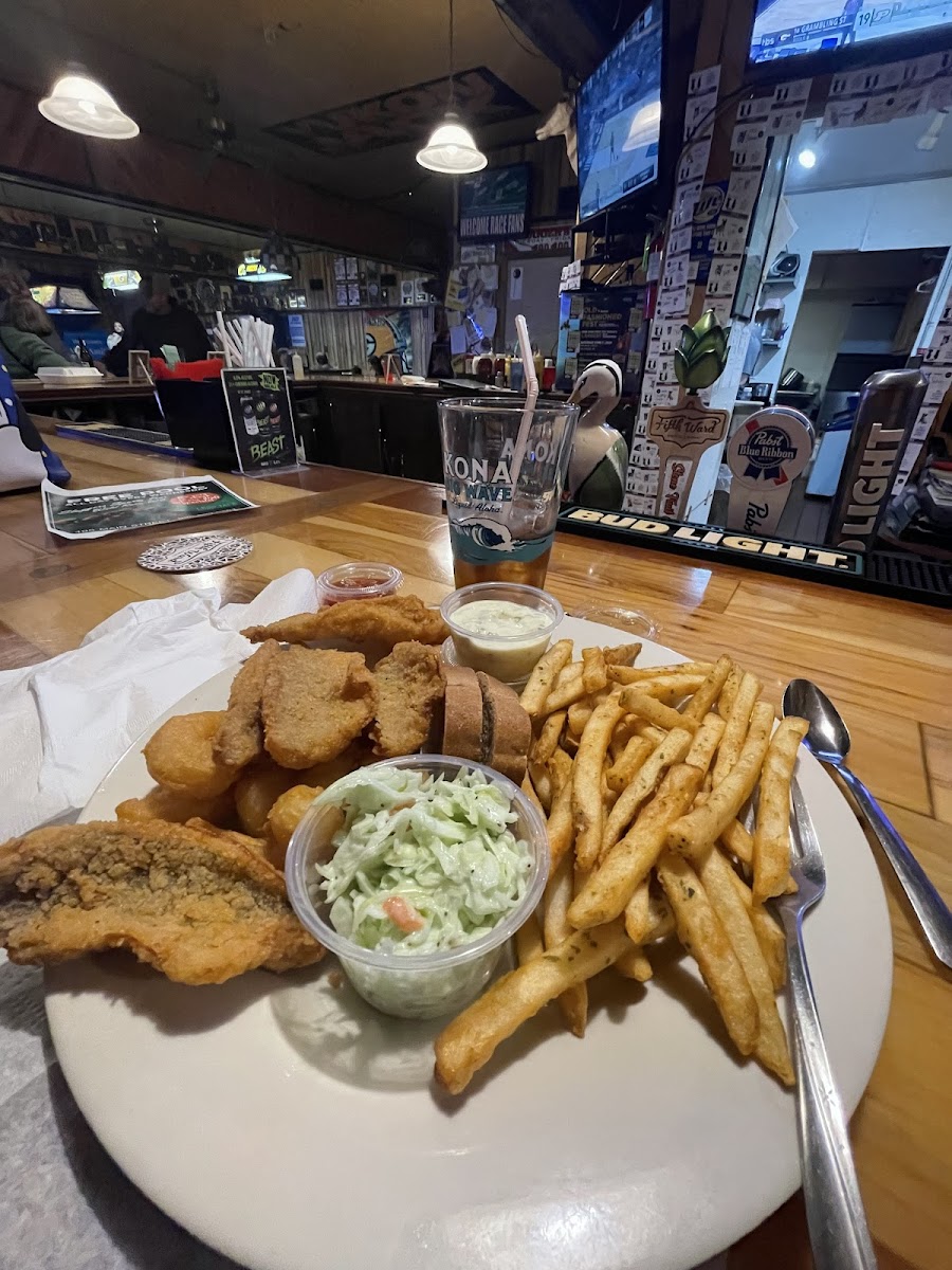 Slugger's Sports Bar & Grill - Photo 3