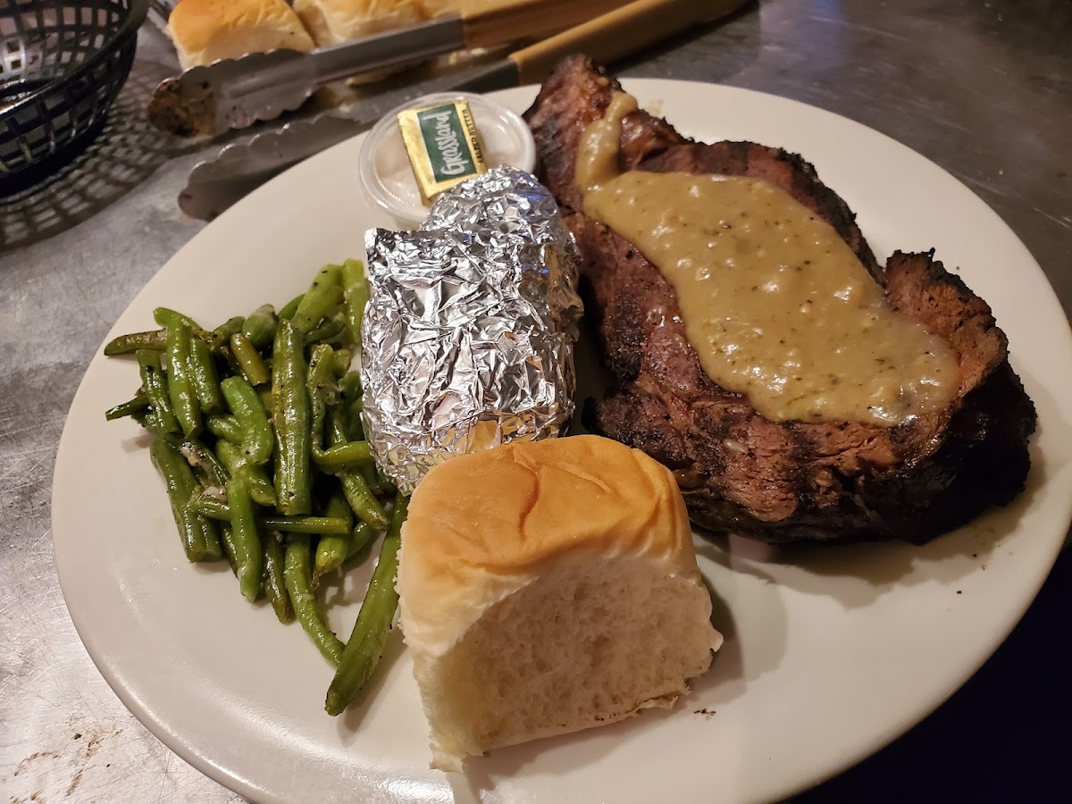Slugger's Sports Bar & Grill - Photo 6