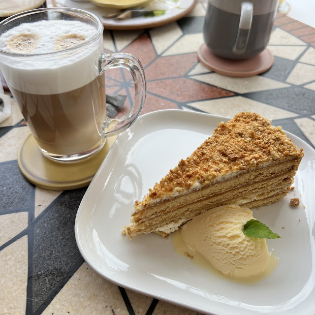 Latte and Honey Cake