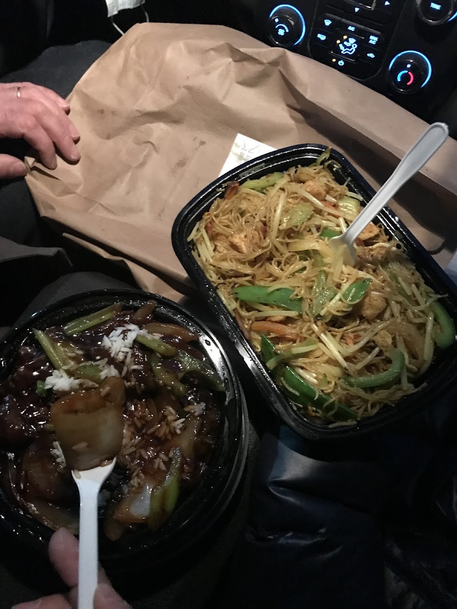 Jin's Wicked Wok - Photo 4