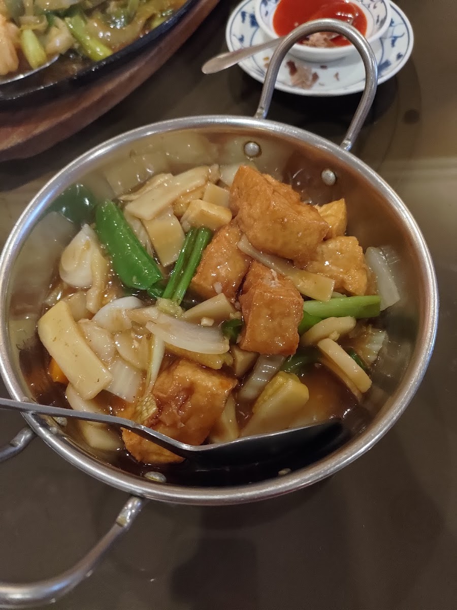 Minh's Cantonese Restaurant - Photo 2