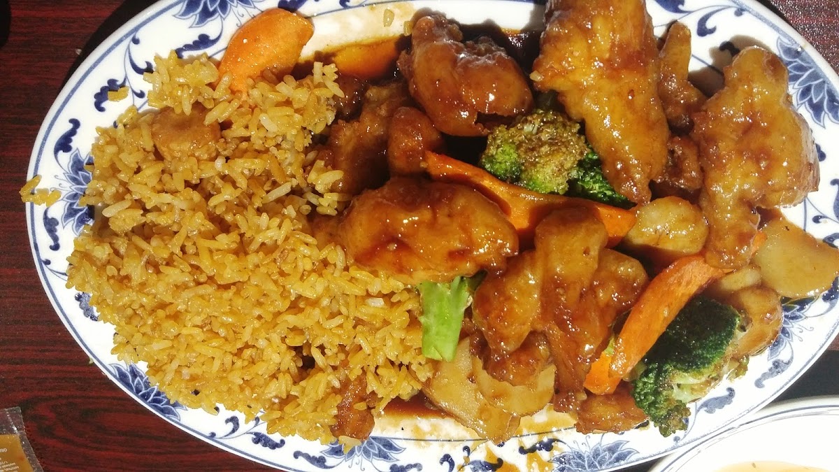Canton Garden Restaurant - Photo 7