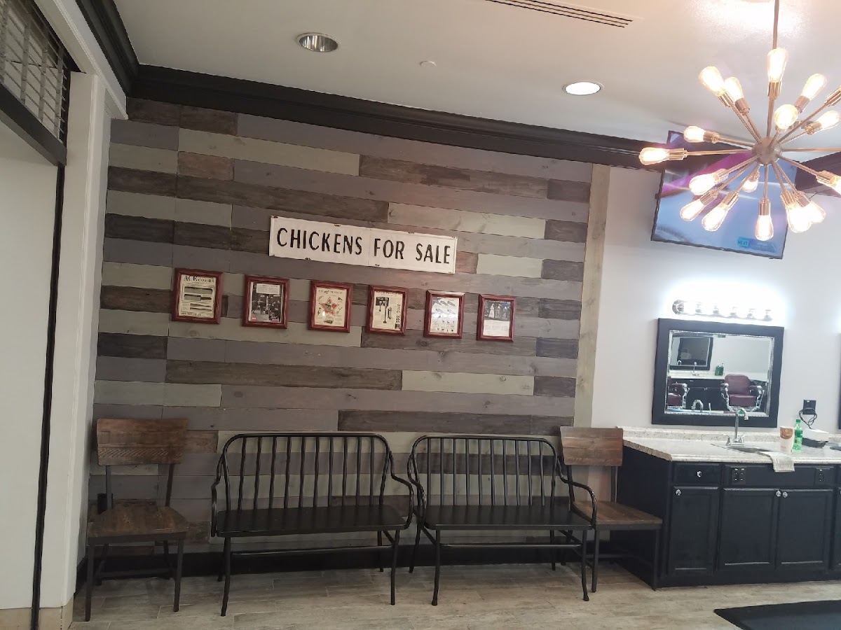 Texan's Barber shop - Photo 1