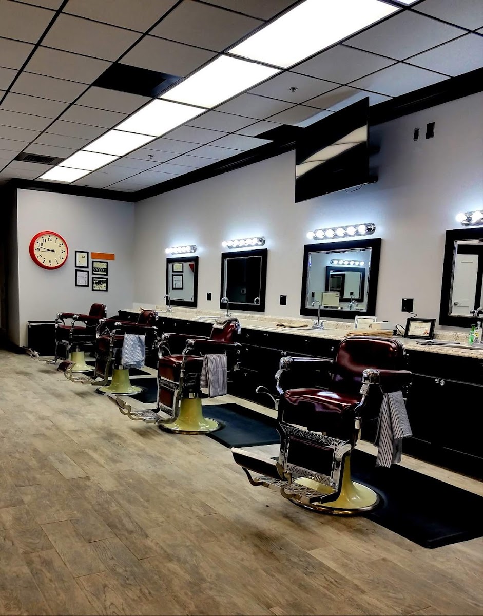Texan's Barber shop - Photo 3