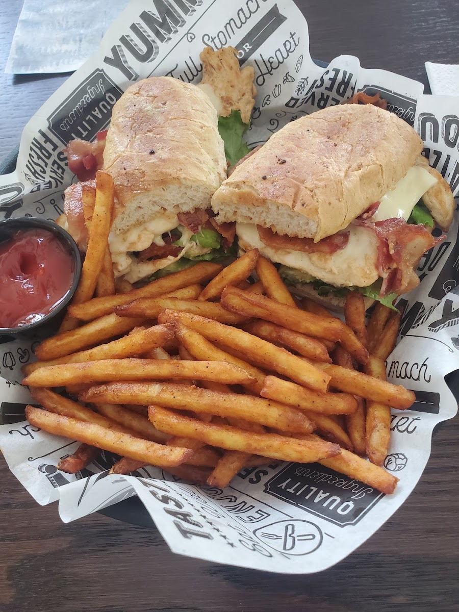 Hidden Pines Bar & Grill - Photo 6