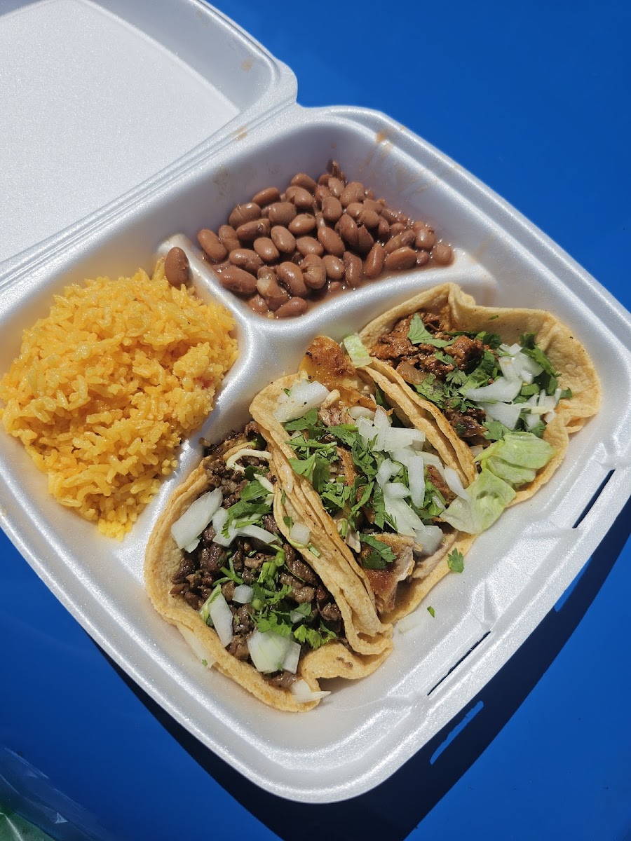 Taqueria El Jardin - Photo 3