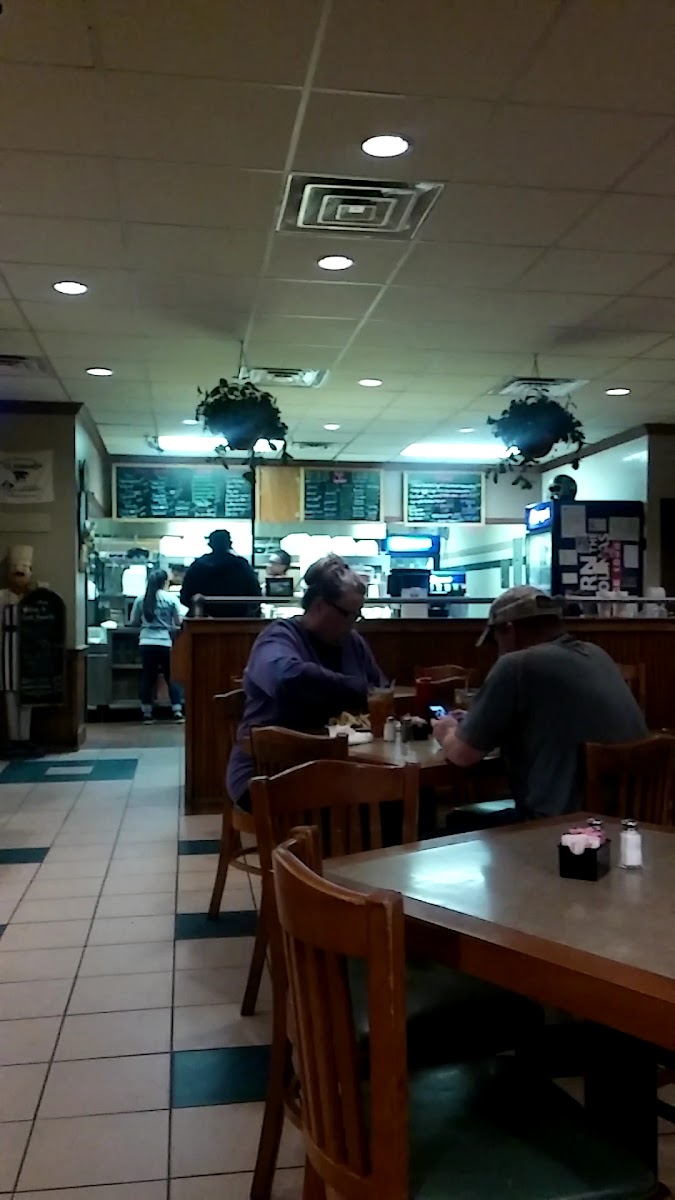 Clock Restaurant - Moonville - Photo 1