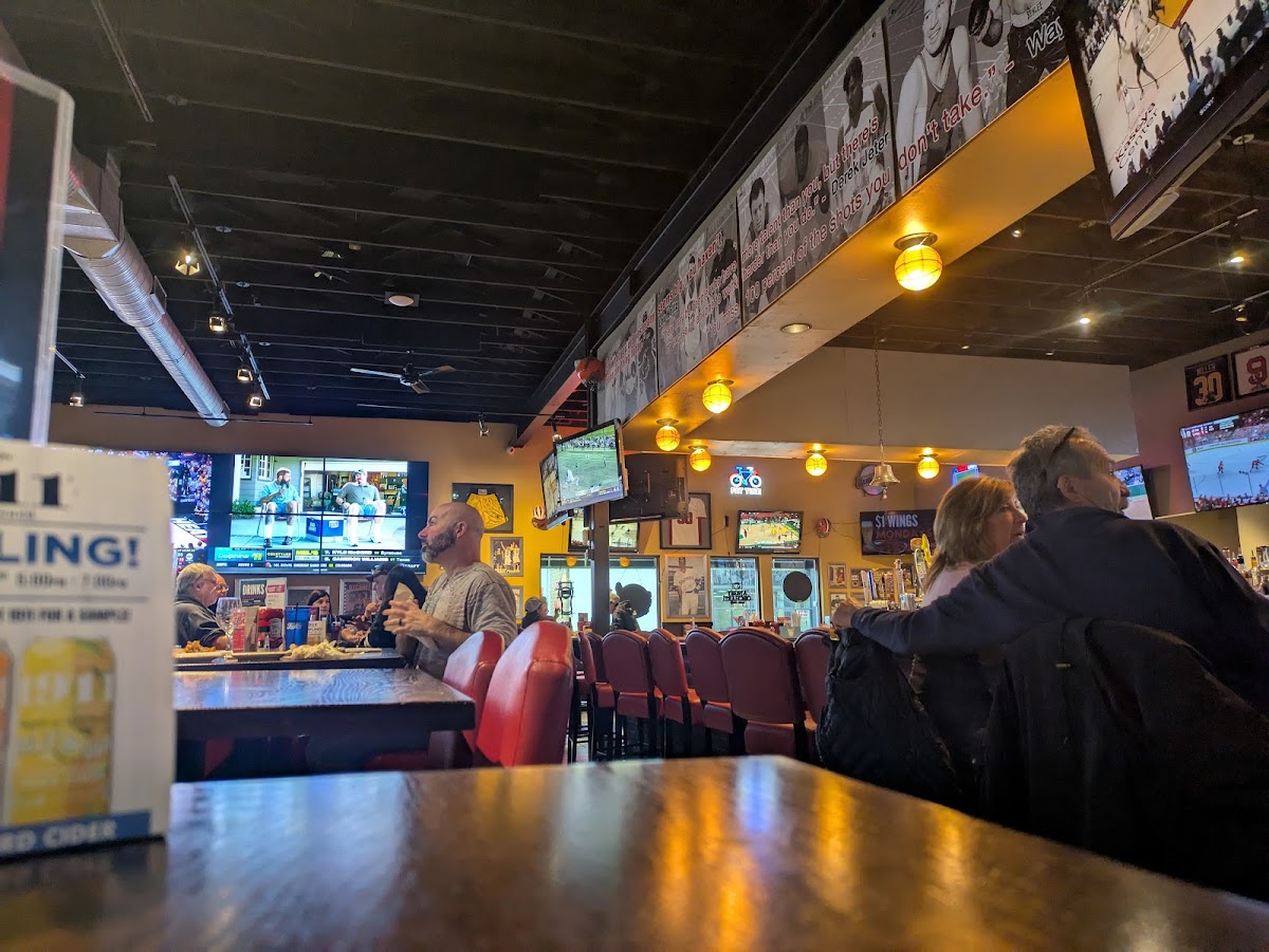 Recovery Sports Grill - Photo 3