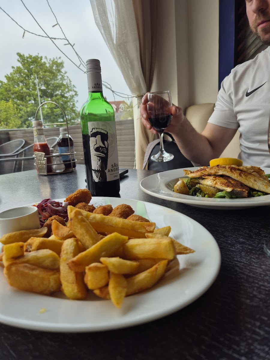 Riverside Fish & Steak House - Photo 5