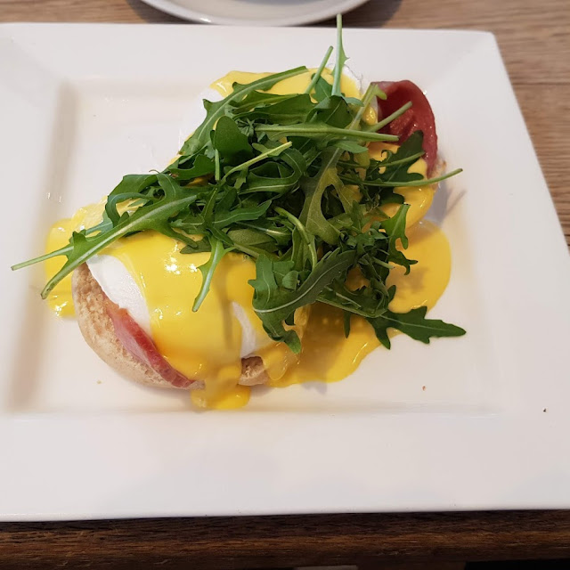 Eggs Benedict