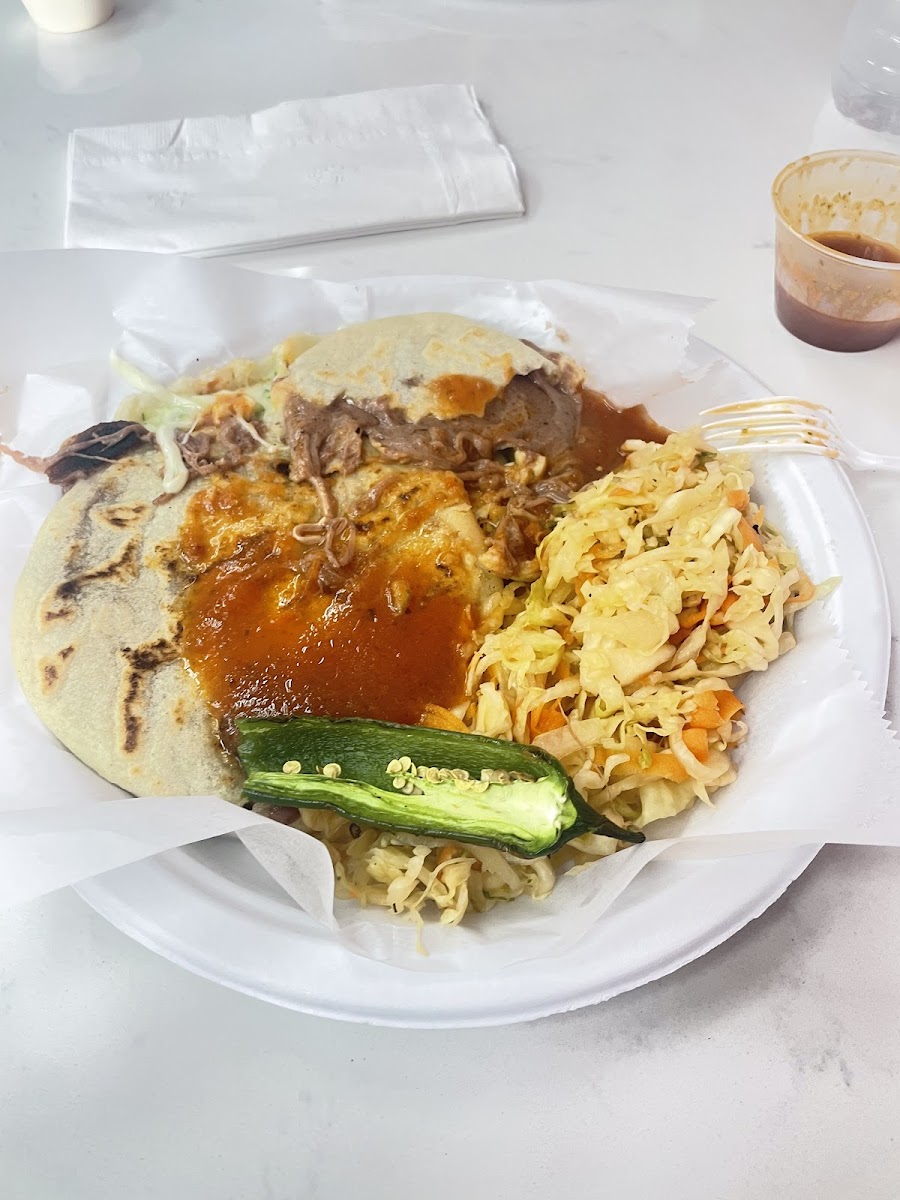 El Paisa Deli - Photo 5