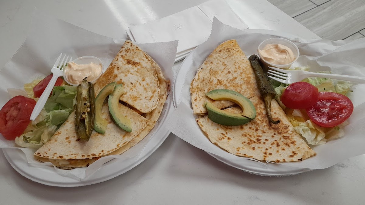 El Paisa Deli - Photo 6