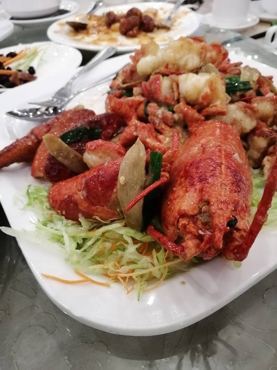 Loi's Restaurant - Photo 3