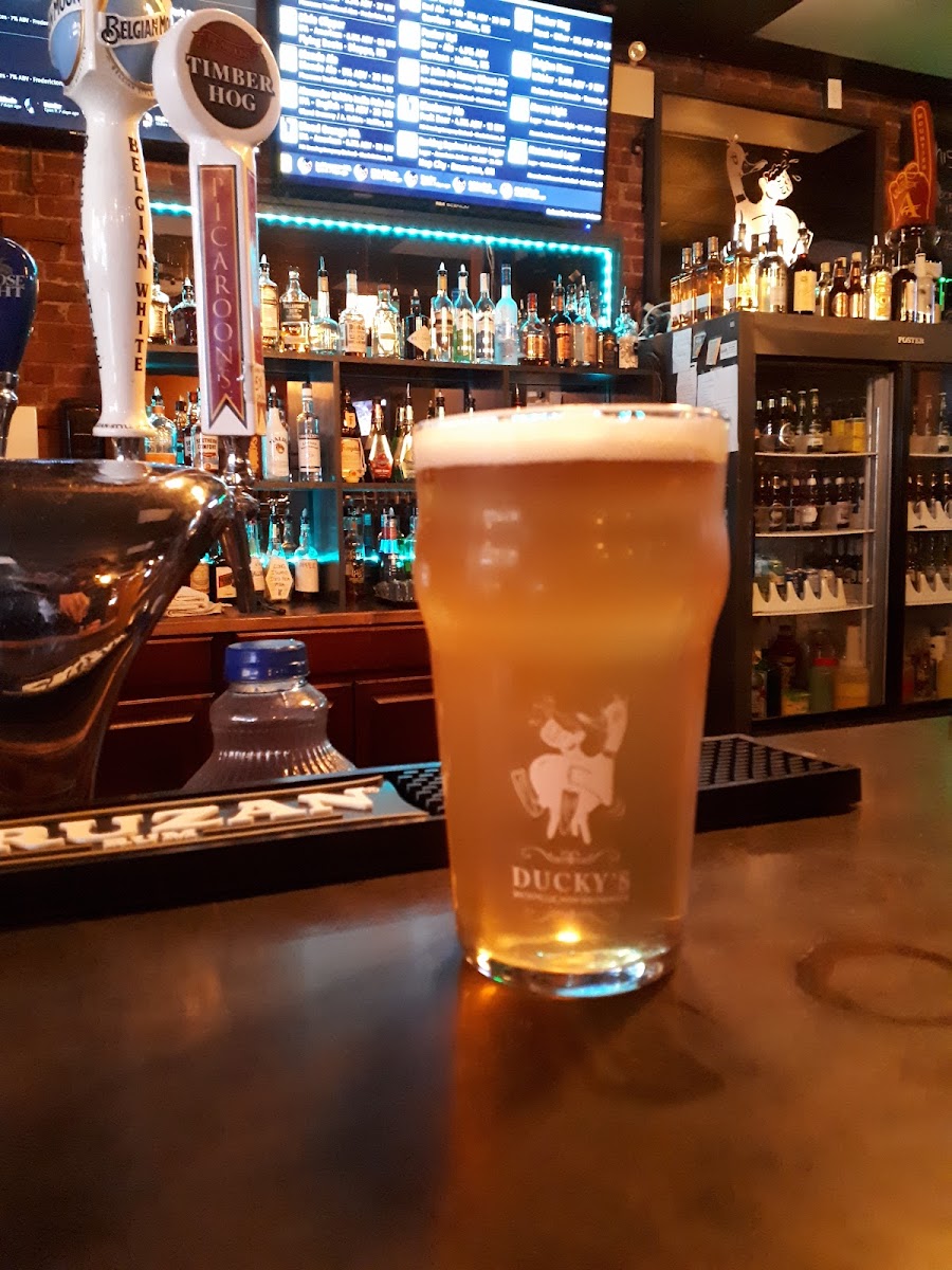 Ducky's Pub - Photo 4