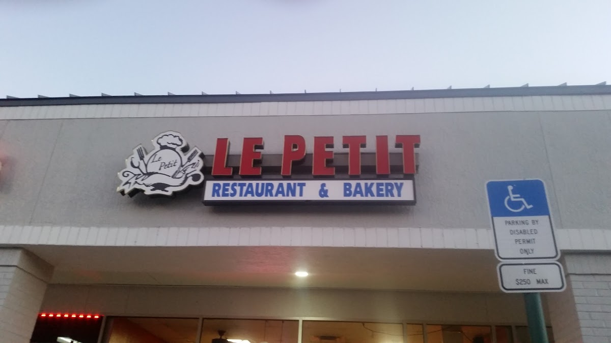 Le Petit Restaurant & Bakery