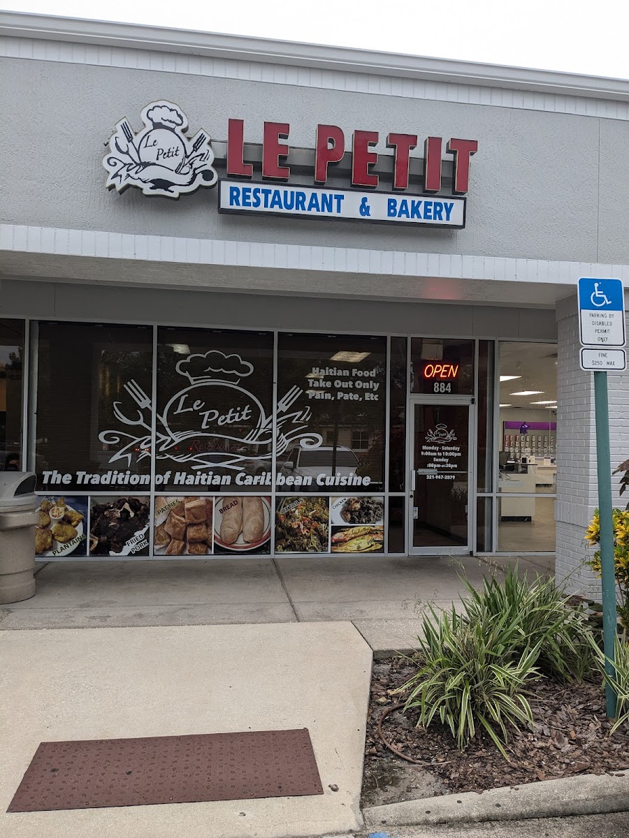 Le Petit Restaurant & Bakery - Photo 3