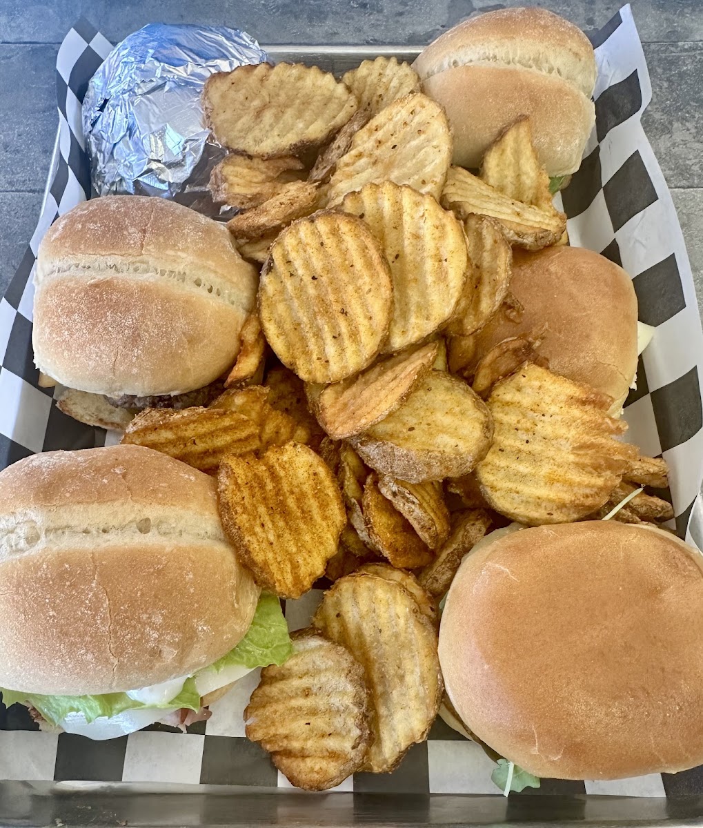 Bravo Sliders-N-Bites - Photo 1
