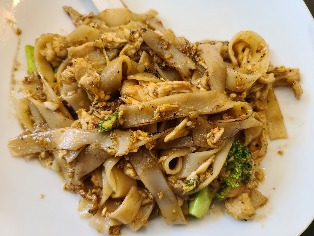 Sapz Thai Kitchen - Photo 9
